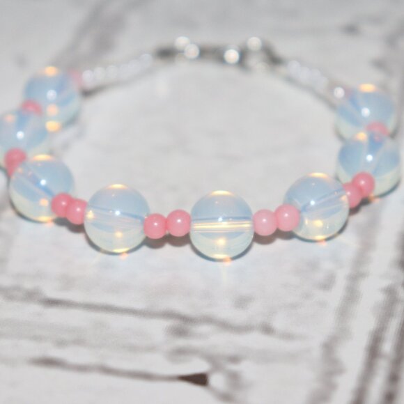 Beautiful NWOT Opalite and pink beaded bracelet 7.5" - Picture 1 of 5